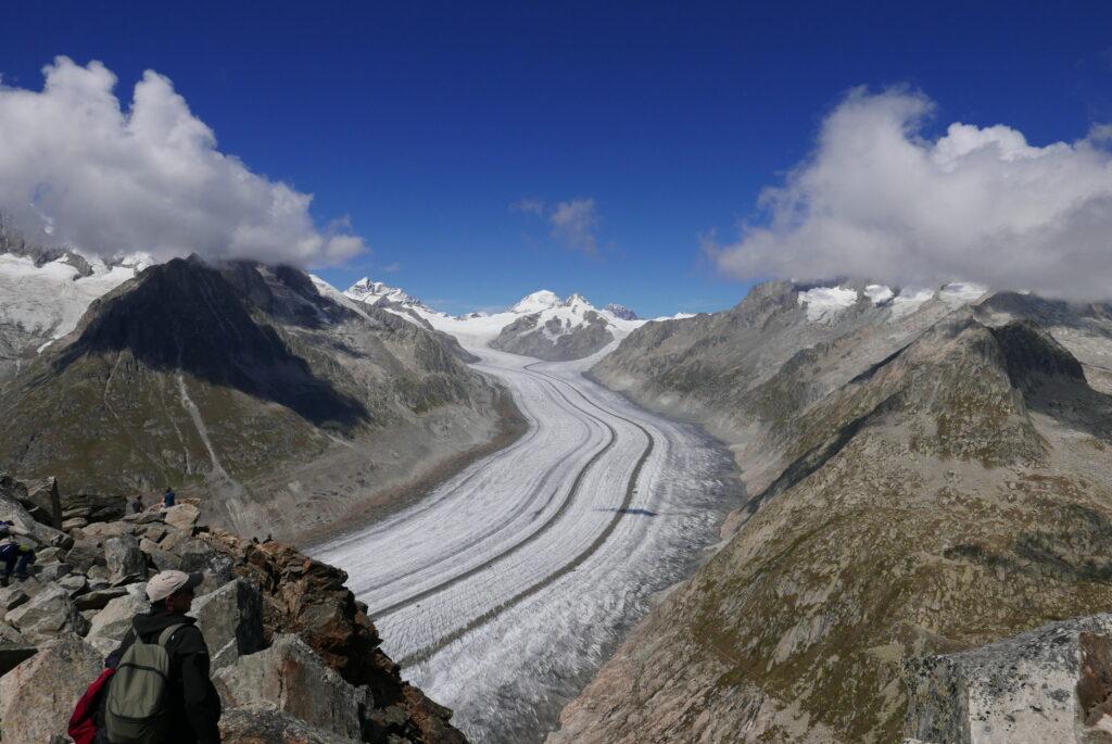 Le glacier d’Aletsch est le plus grand glacier des Alpes et d’une grande beauté même en été