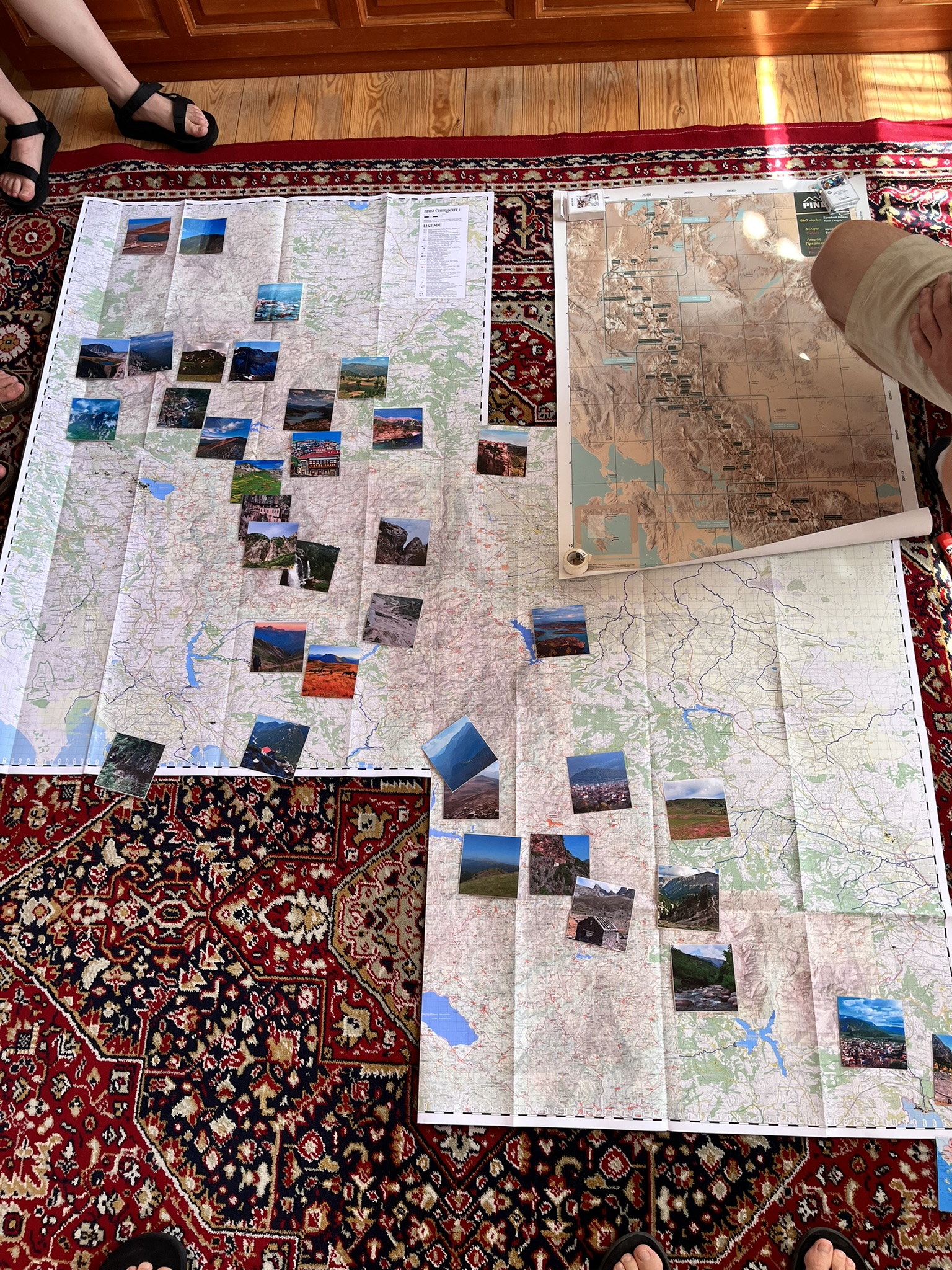 Le trek a été planifié sur une grande carte.