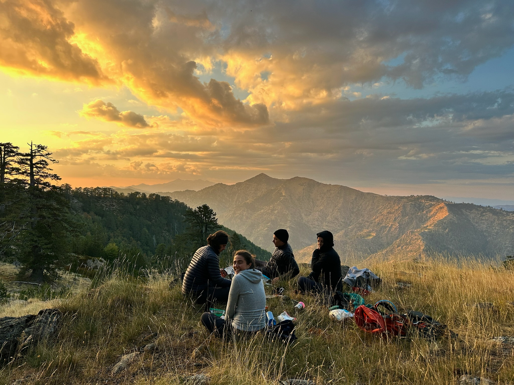 L’équipe de projet savourant la vue sur le massif du Pinde.