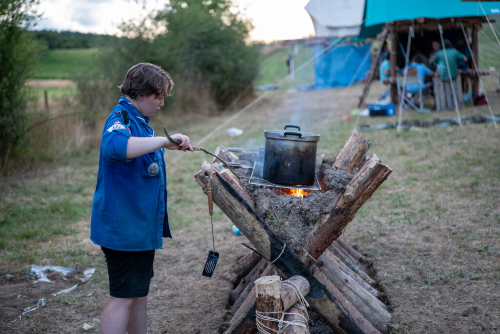 Cuisine sur une table à feu