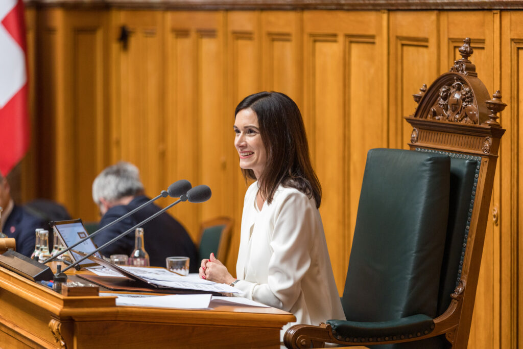 Maja Riniker / Wuschel en sa qualité de présidente du Conseil national en 2025.