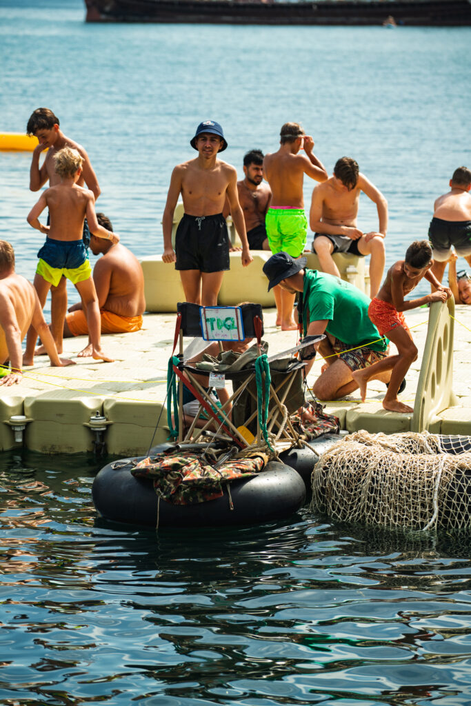 Aqua scout à Morges : un radeau doit être non seulement fonctionnel, mais confortable.